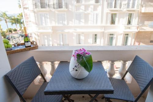 Palais Miramar apartment with sea view on La Croisette
