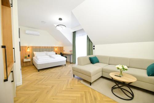 a living room with a couch and a bed at White House Residence Zator-blisko Energylandii in Zator