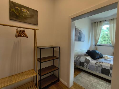 a bedroom with a bed and a mirror at Ferienwohnung Kirchenbauer in Rieding