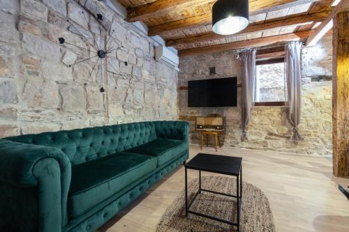 PS Heritage Stone House