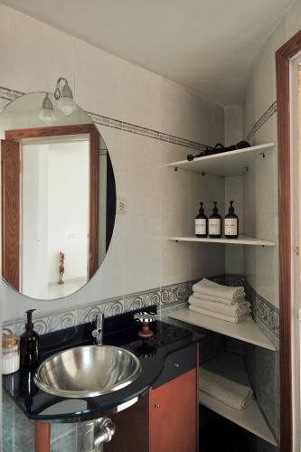 Authentic Andalusian Boho Villa - Pool - Garden-BBQ- 7 Guests