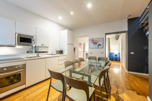 Spacious 3 Bedroom 2 Bathroom Apartment near Metro Crocetta Milan city center