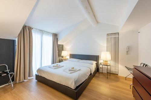 Spacious 3 Bedroom 2 Bathroom Apartment near Metro Crocetta Milan city center