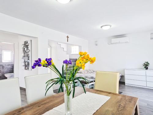Holiday Home Sara by Interhome