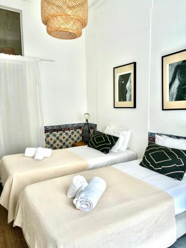 SJ1DE - Two Connected Apartments in the Heart of Baixa-Rossio with AC - Sleeps Up to 12 Guests!