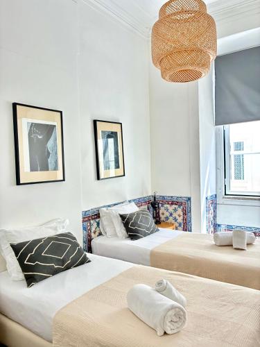 SJ1DE - Two Connected Apartments in the Heart of Baixa-Rossio with AC - Sleeps Up to 12 Guests!
