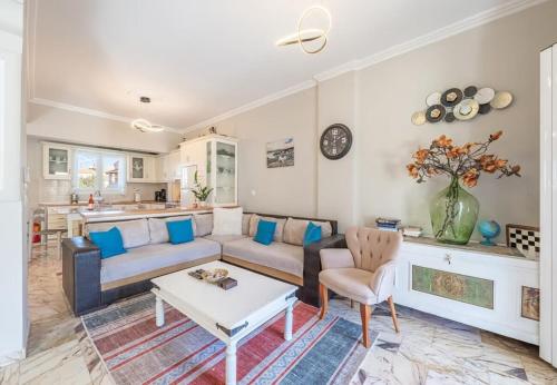 Foto Donna's Luxury home in Kassiopi with Pool 300m to Sea 3