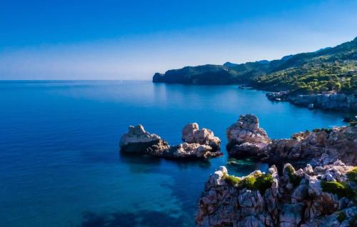 a view of a lake with rocks in the water at Amaret in Deia