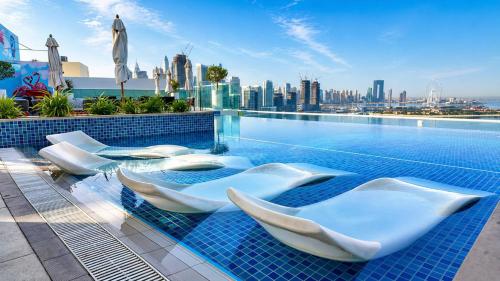 Simply Comfort Vacation Homes Rental Seven Palm Jumeirah Studio with Infinity Pool and Beach