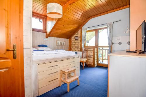 a bedroom with a bed and a desk in a room at Villa Cynamon Jacuzzi & Sauna in Wisła