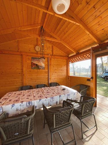 a dining room with a table and chairs in a cabin at Sternik Dom gościnny in Niechorze