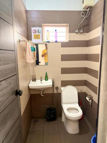 a small bathroom with a toilet and a sink at Whitefort Family Villa Alleppy-Homestay in Alleppey