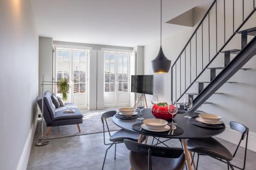 Boutique Duplex with Balcony & Panoramic Views