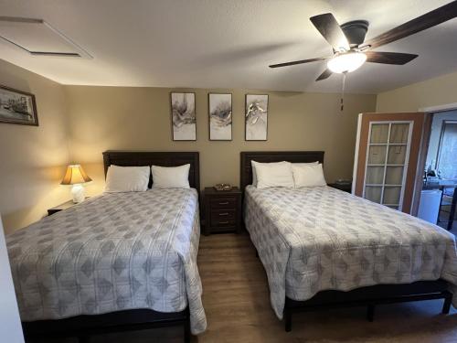 a bedroom with two beds and a ceiling fan at Dumplin Patch Bed & Breakfast in Williams