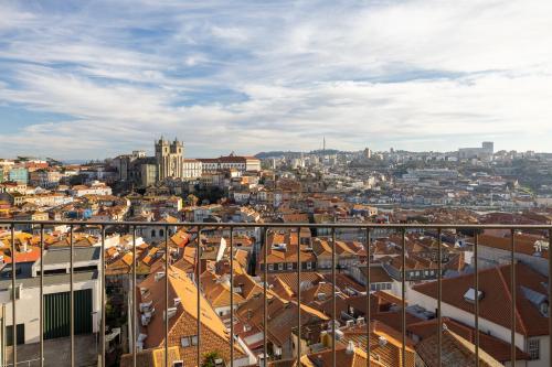 Boutique Duplex with Balcony & Panoramic Views