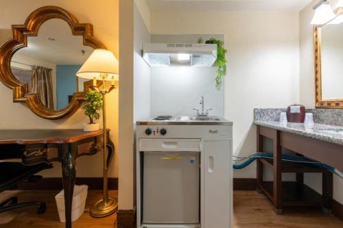 a bathroom with a sink and a mirror at Sacramento Inn & Suites Cal Expo I-80 in Sacramento