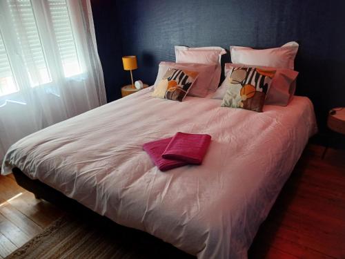 a large white bed with pillows on it at Arthur et Eva - Lit King size - gare - centre - hopital in Abbeville