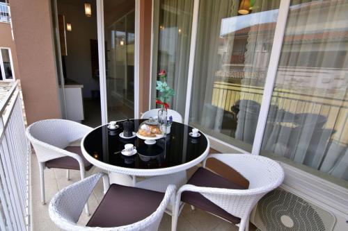 Perfect holiday apartment with pool