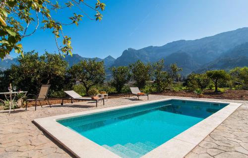 a swimming pool with mountains in the background at Frontera in Sóller