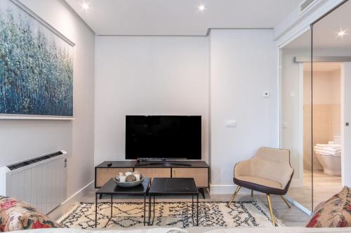Chic Central Madrid Apartment with Light