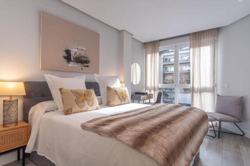 Chic Central Madrid Apartment with Light
