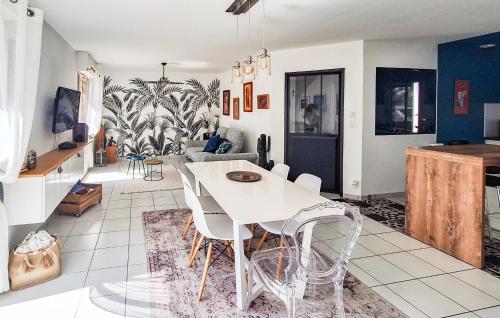 3 Bedroom Amazing Home In Saint-Malo
