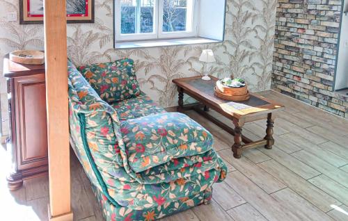 a living room with a couch and a table at Location Cosy De Plain-Pied in Audincourt