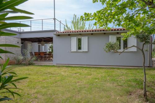 Peroj Sea Terrace House