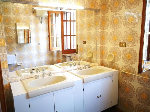 a bathroom with two sinks and a mirror at Villa Ramolina - Metaponto in Metaponto