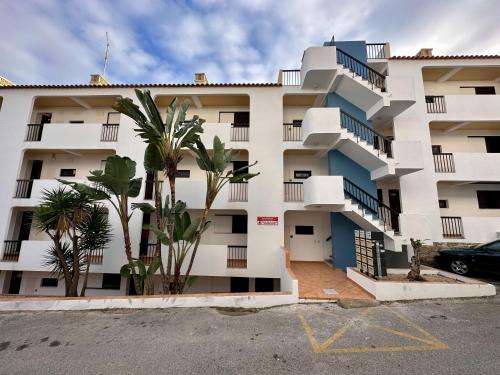 Cozy 2BR Apartment in Albufeira with Balcony, by Hopstays
