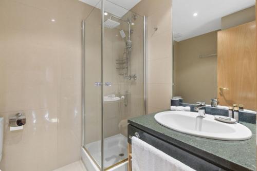 Bright Elegant 2BR with Terrace