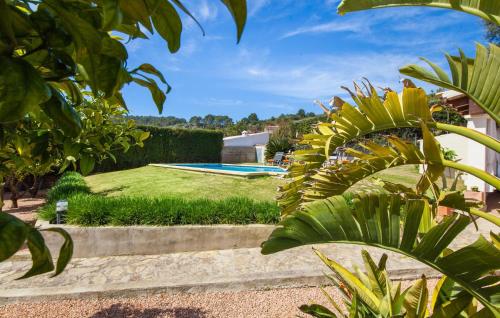 a backyard with a swimming pool and plants at Ca Na Rosa De Selva in El Port de la Selva