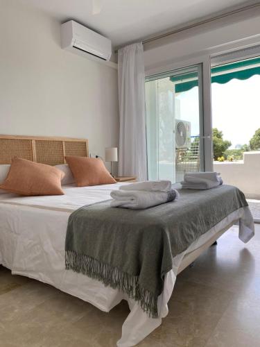 apartamento 2 dormitorios playa Cabopino Artola Marbella