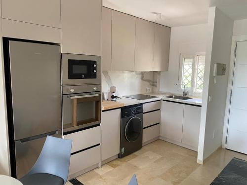 apartamento 2 dormitorios playa Cabopino Artola Marbella