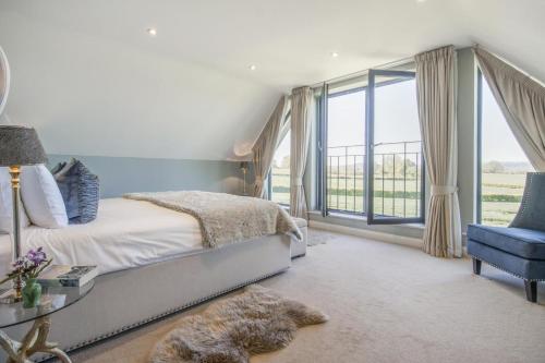 a bedroom with a bed and a glass table at 5 Bed in Hereford oc-78646 in Madley