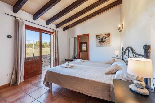 a bedroom with a bed and a table with a lamp at Casa Catalina in Felanitx