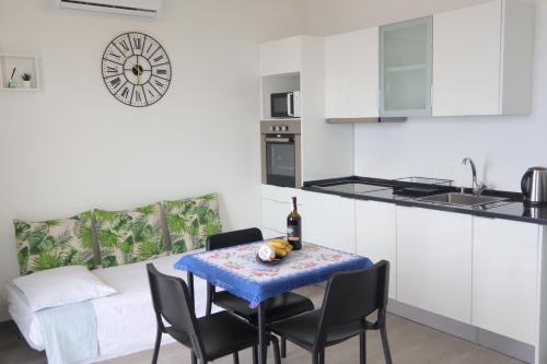 a kitchen and dining room with a table and chairs at Fifty`s House 1 By Sam Houses in Ribeira Brava