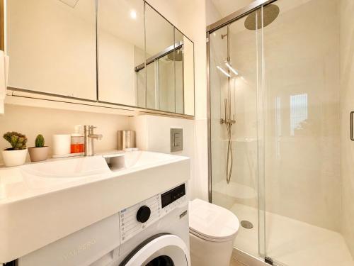 a bathroom with a sink and a toilet and a shower at " L'Atelier Signature " Piscine - Terrasse - Wifi in Toulouse