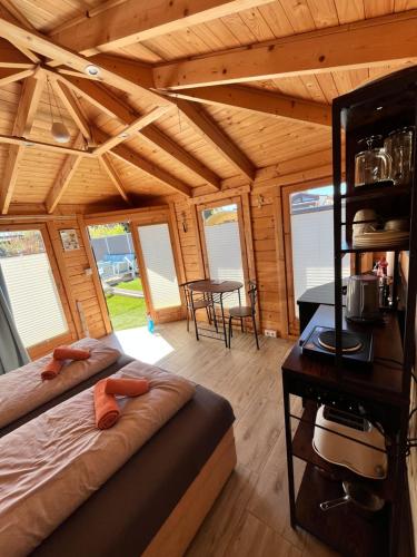 a bedroom in a log cabin with a bed and a table at Ferienhäuser Radebeul "Sommerresidenz" in Radebeul