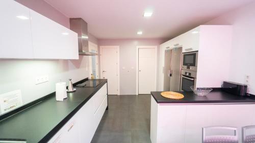 INCREÍBLE Mike Apartment piso céntrico con parking y piscina, ideal para familias!