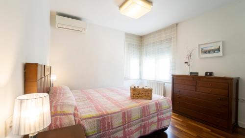 INCREÍBLE Mike Apartment piso céntrico con parking y piscina, ideal para familias!