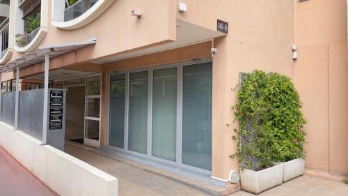 Appartement de deux pièces à 40 mètres de la plage et à un arrêt de tramway du centre-ville