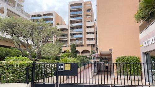 Appartement de deux pièces à 40 mètres de la plage et à un arrêt de tramway du centre-ville