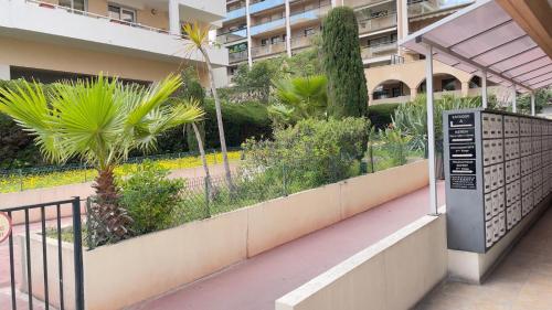 Appartement de deux pièces à 40 mètres de la plage et à un arrêt de tramway du centre-ville