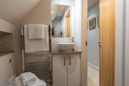 a small bathroom with a sink and a mirror at Cedar Lodge Severn Stoke in Severn Stoke