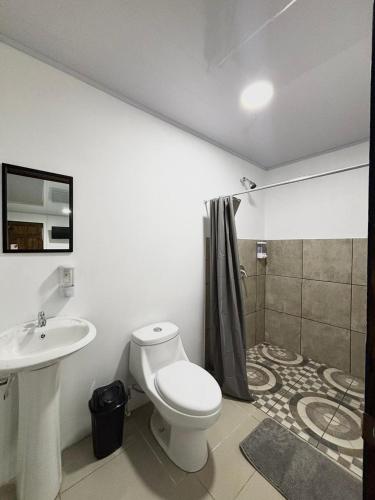 a bathroom with a toilet and a sink and a shower at Centro Turístico Las Palmitas in Muelle del Arenal