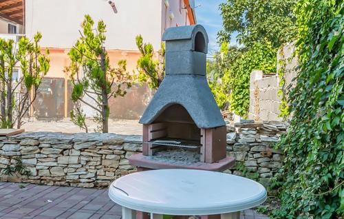 2 Bedroom Cozy Apartment In Medulin