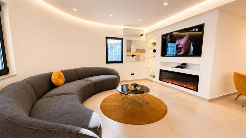 Villa Cristina 17 - Pool & 10 min walk from beach