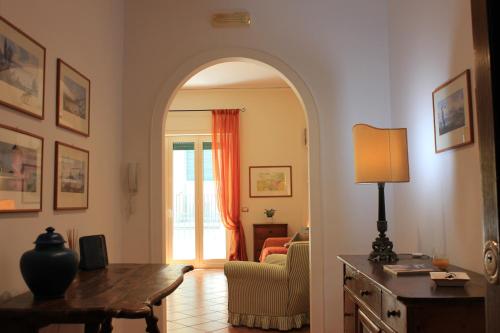 AD HOMES - Central Chiaia Flat