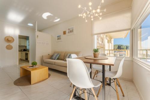 Coastal Paradise & Cozy Home with a 100m from the Beach!